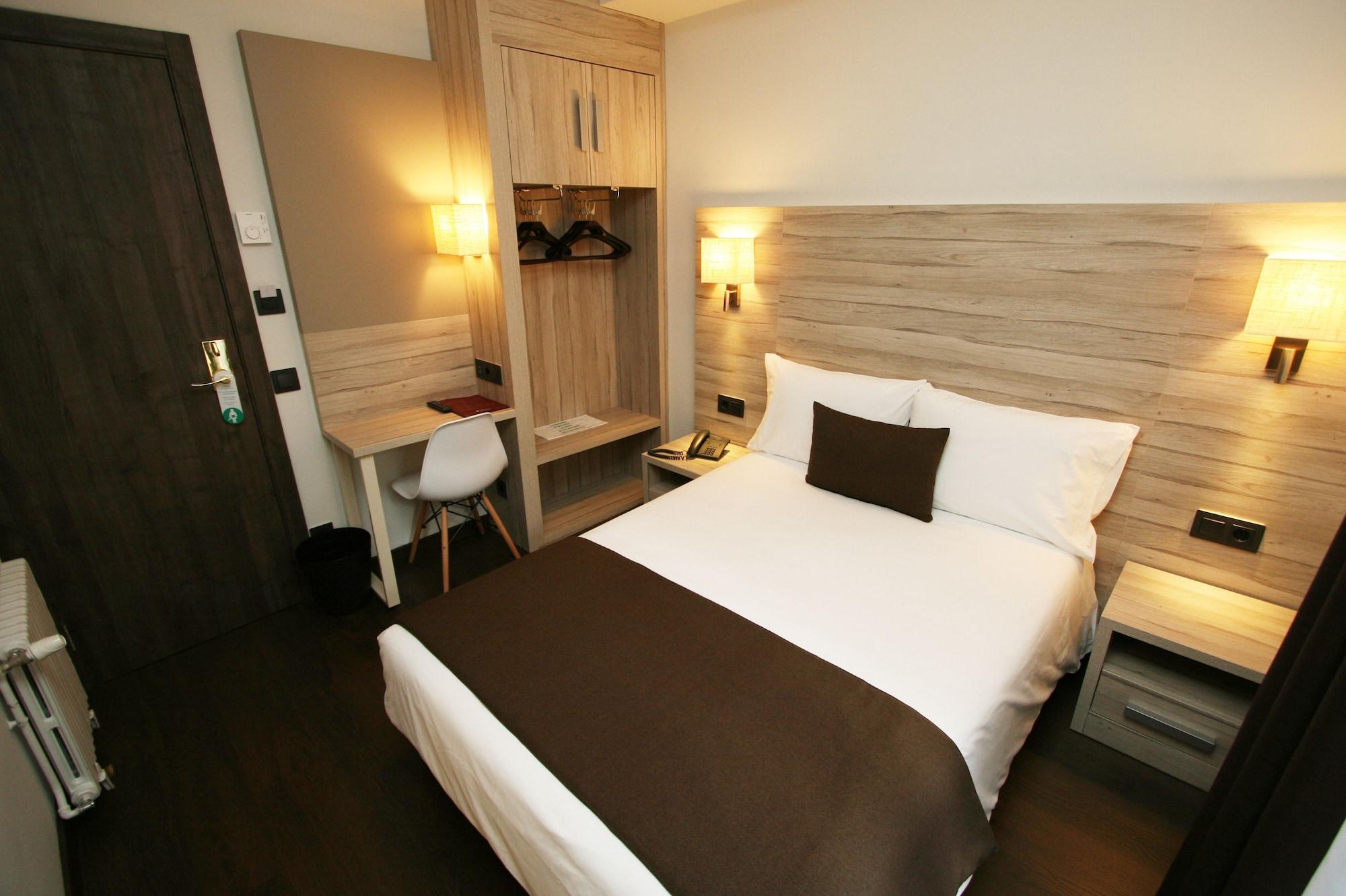 Hotel Pyrenees 3*