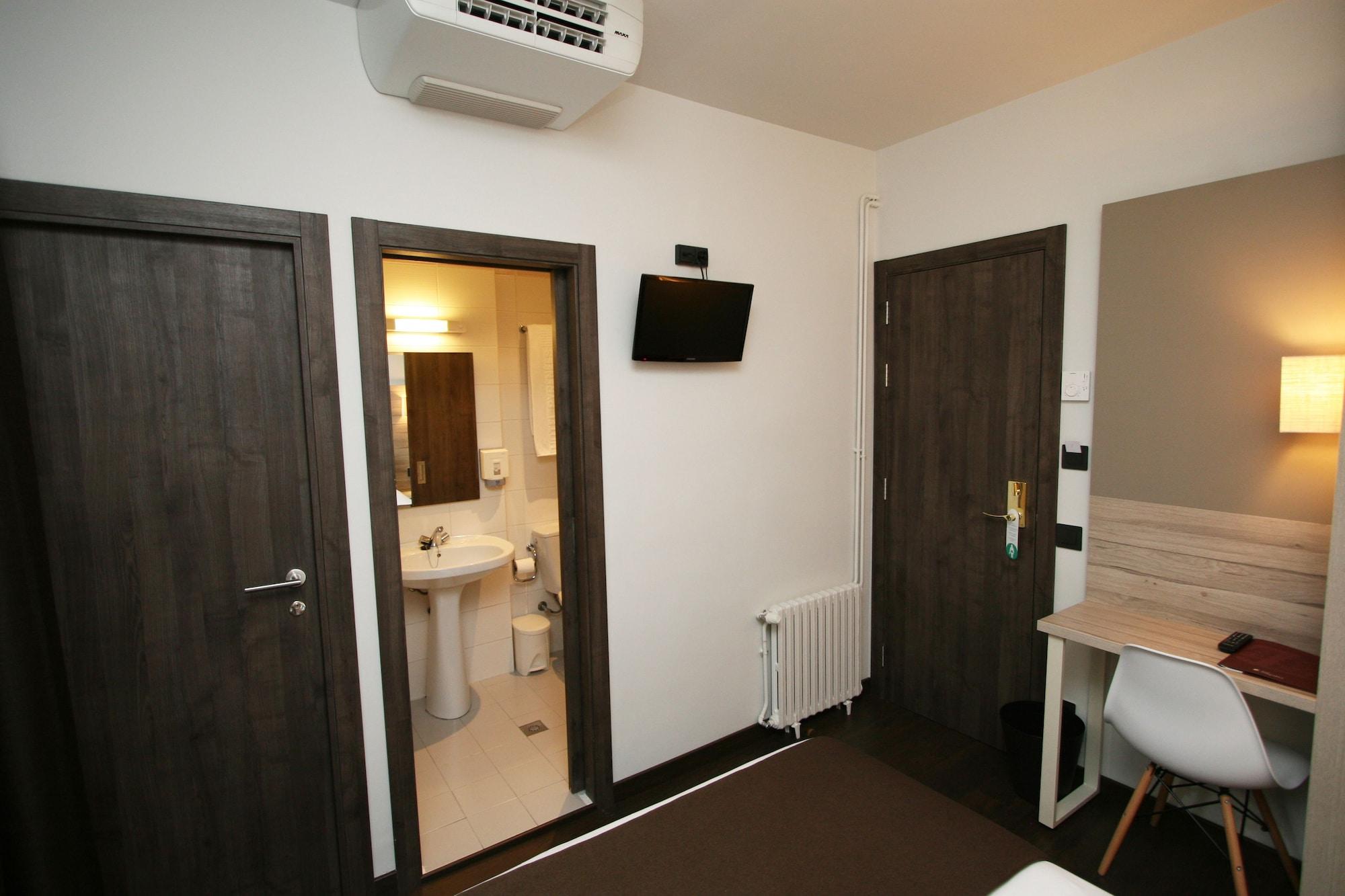 Pyrenees Hotel 3*